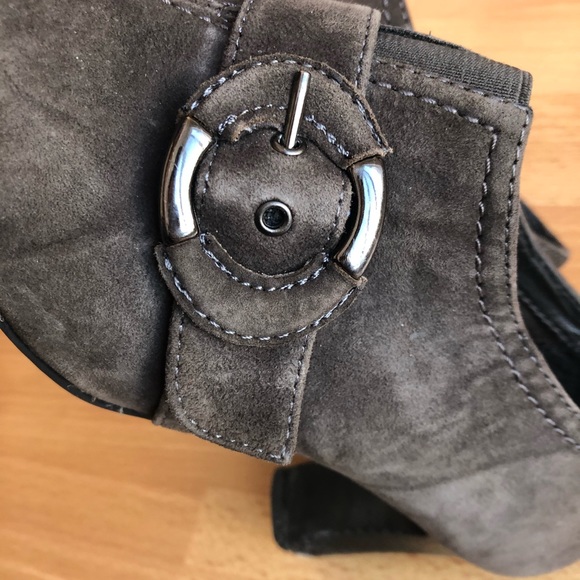 •LIZ CLAIBORNE• flex zone suede bootie/ankle slip-on - Picture 6 of 7